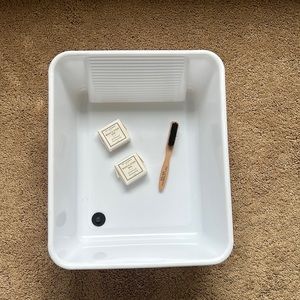 Laundress Wash Basin, Scrub Brush, 2 Wash & Stain Bars